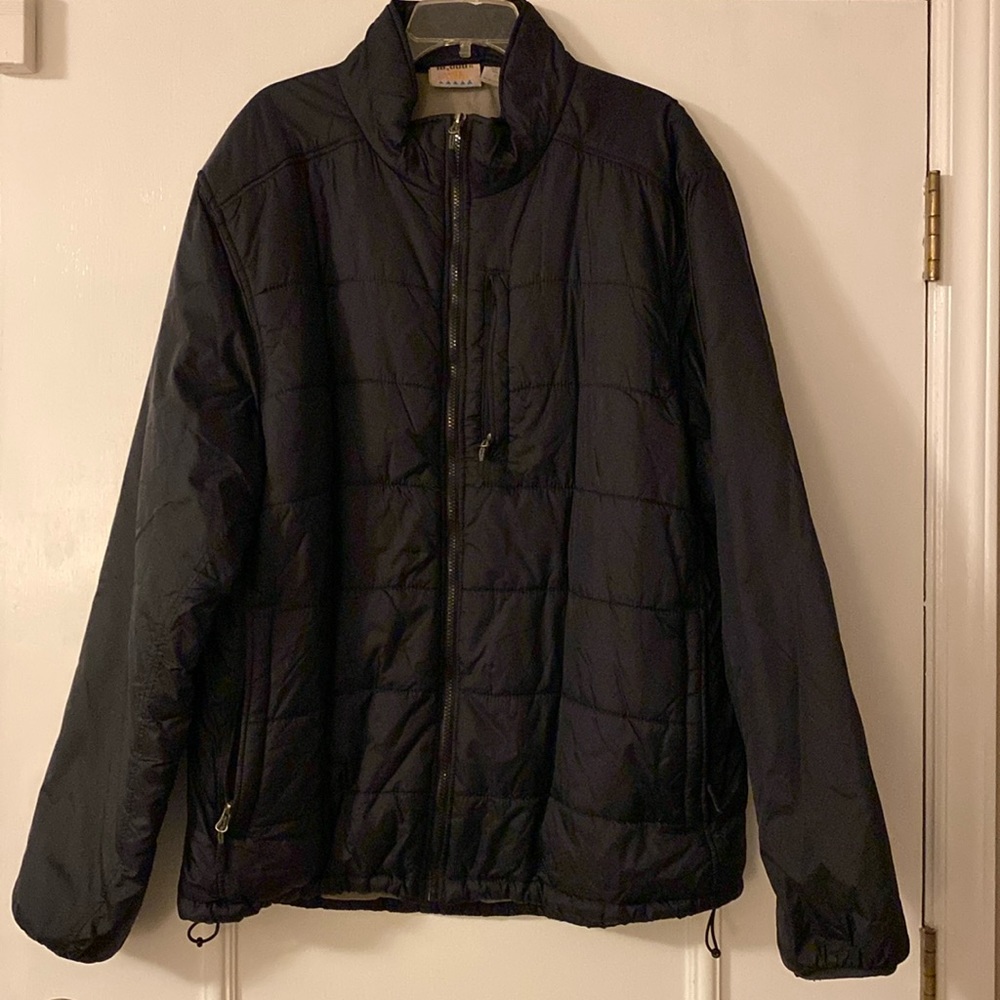 Black puffer jacket, zip front, multi pockets, 2XL. Super warm and lightweight.